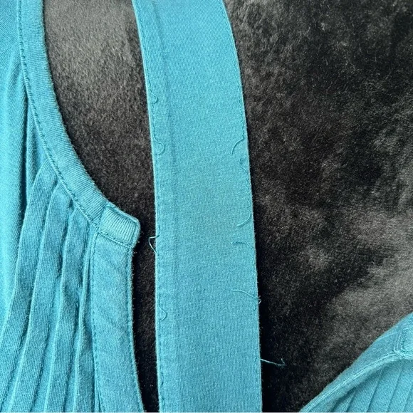 Elegant Teal Dress with Button Detail - Picture 2 of 10